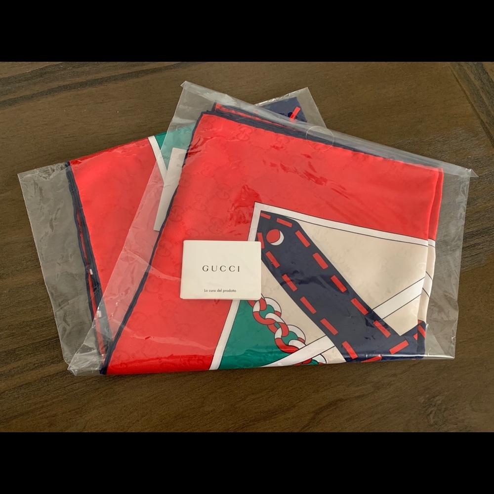 NEW GUCCI SCARF 90X90 100% SILK MADE IN ITALY - Picture 1 of 8